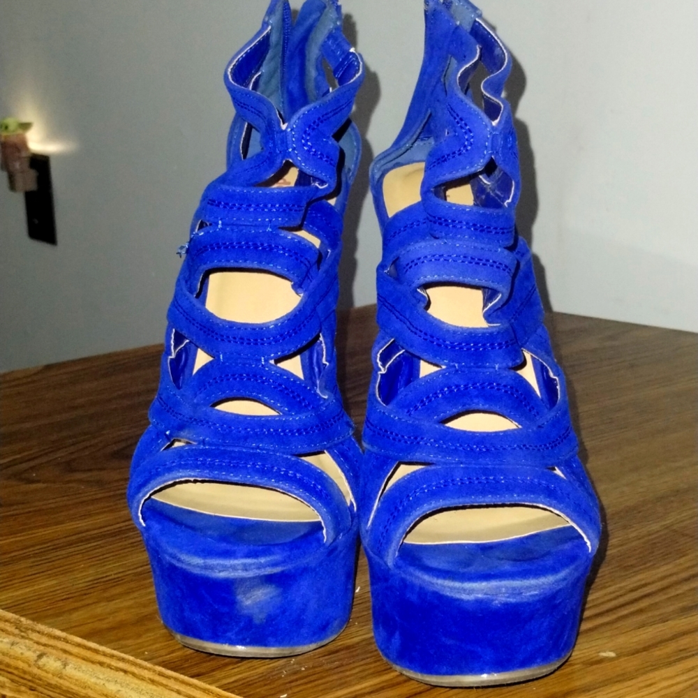 Dollhouse, size 8, blue and cream